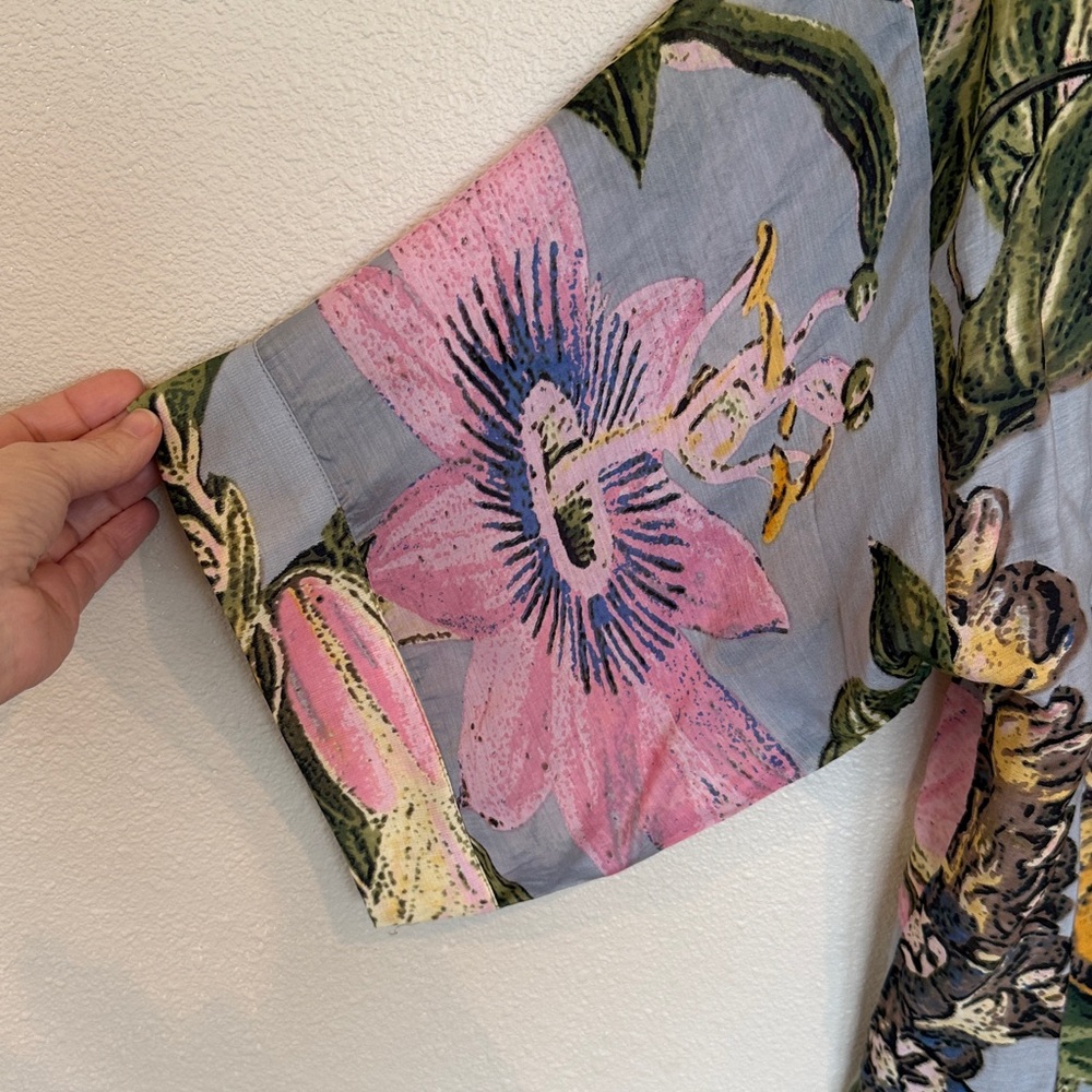 Two's Company Short Kimono by One Hundred Stars in Wanderlustre - Picture 4 of 8